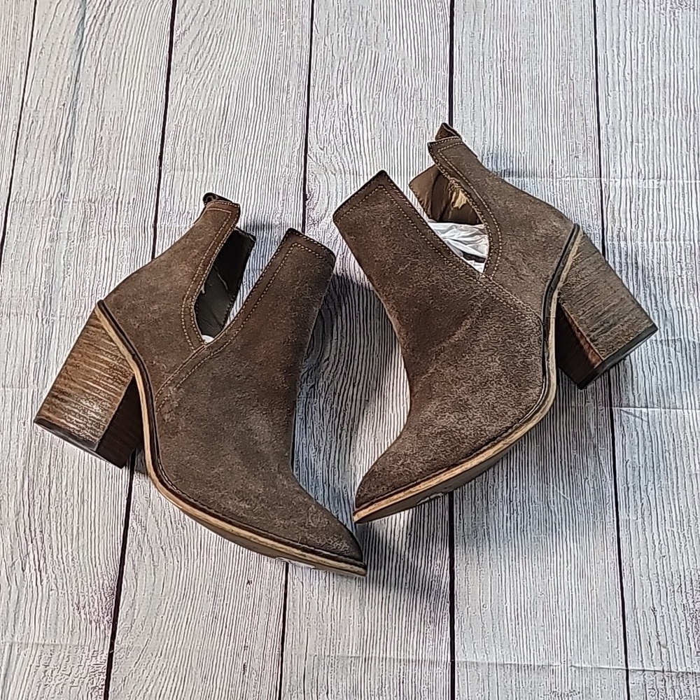 Steve Madden 10M tan suede leather booties
